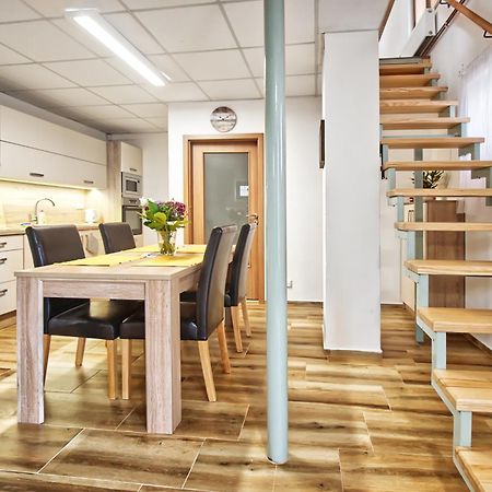 Nice Accommodation In Мікулов Екстер'єр фото