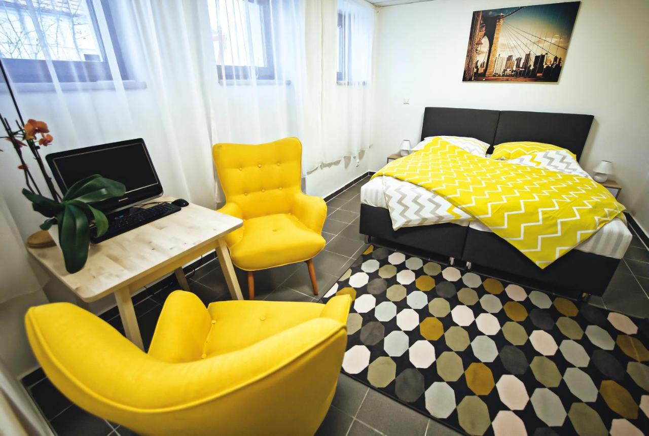 Nice Accommodation In Мікулов Екстер'єр фото