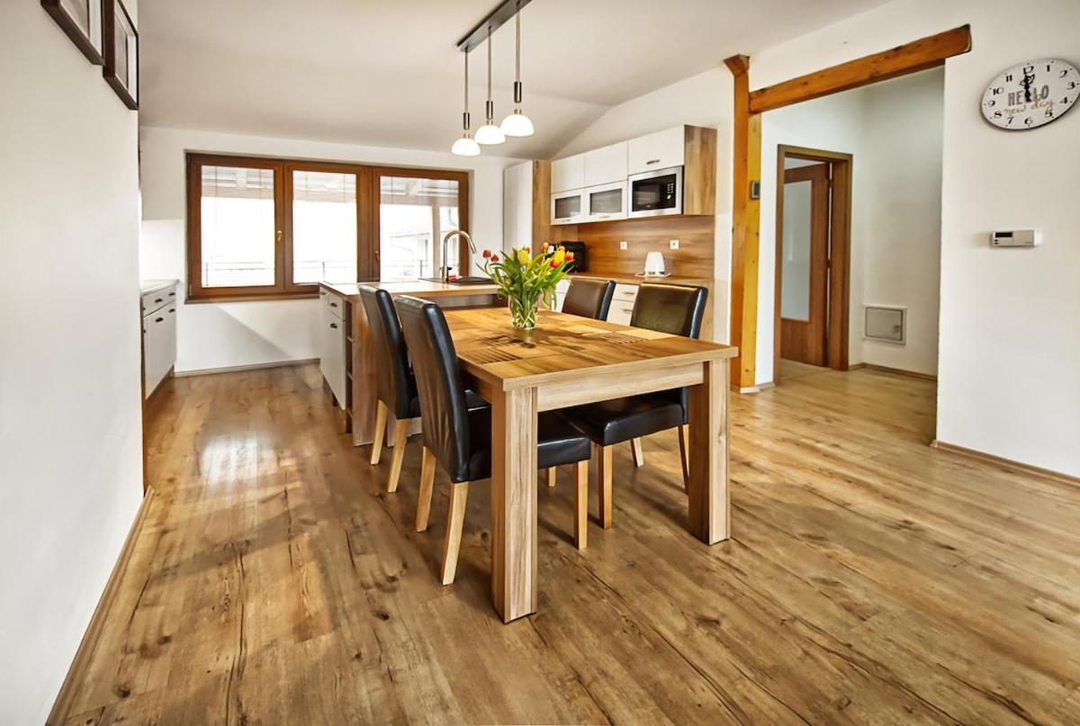 Nice Accommodation In Мікулов Екстер'єр фото