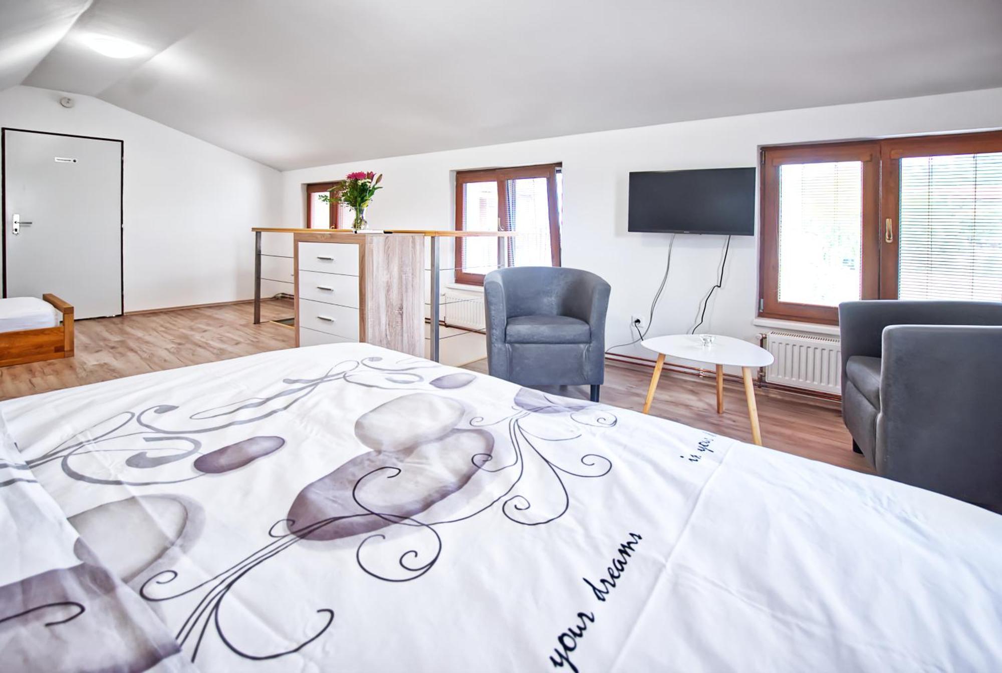 Nice Accommodation In Мікулов Екстер'єр фото