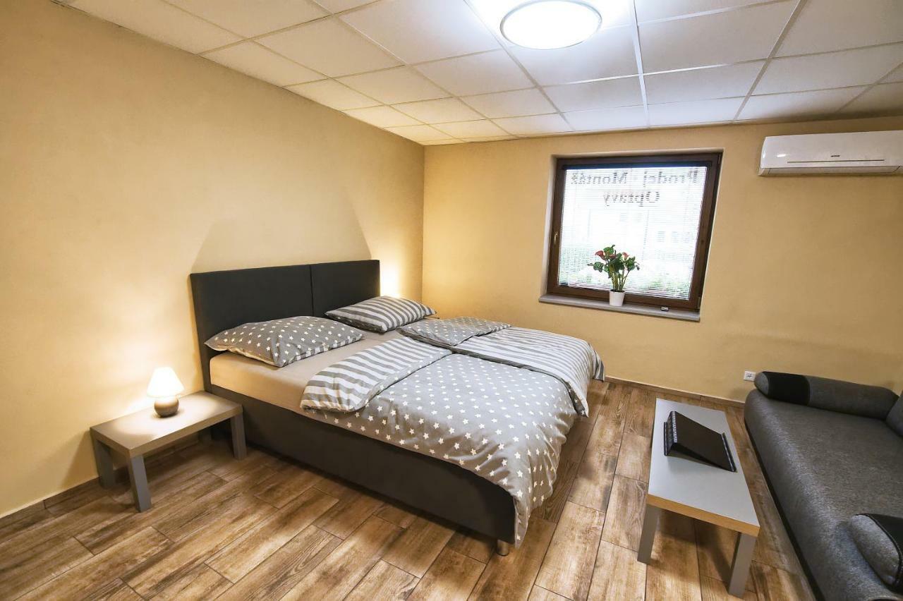 Nice Accommodation In Мікулов Екстер'єр фото