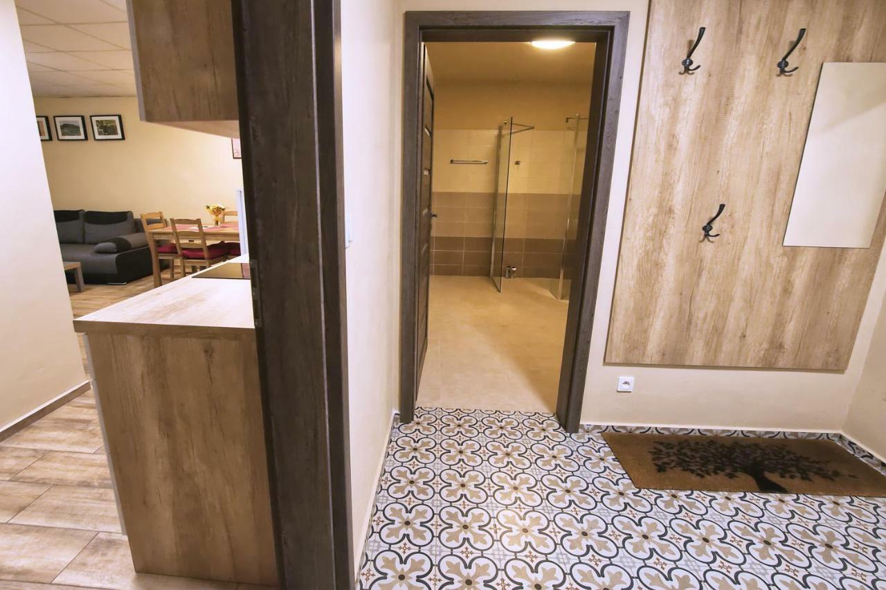 Nice Accommodation In Мікулов Екстер'єр фото