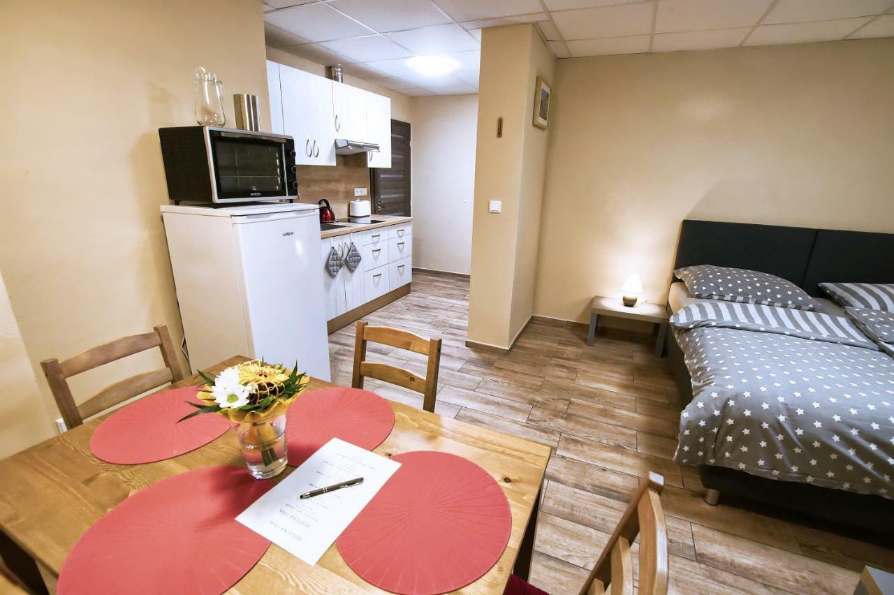 Nice Accommodation In Мікулов Екстер'єр фото