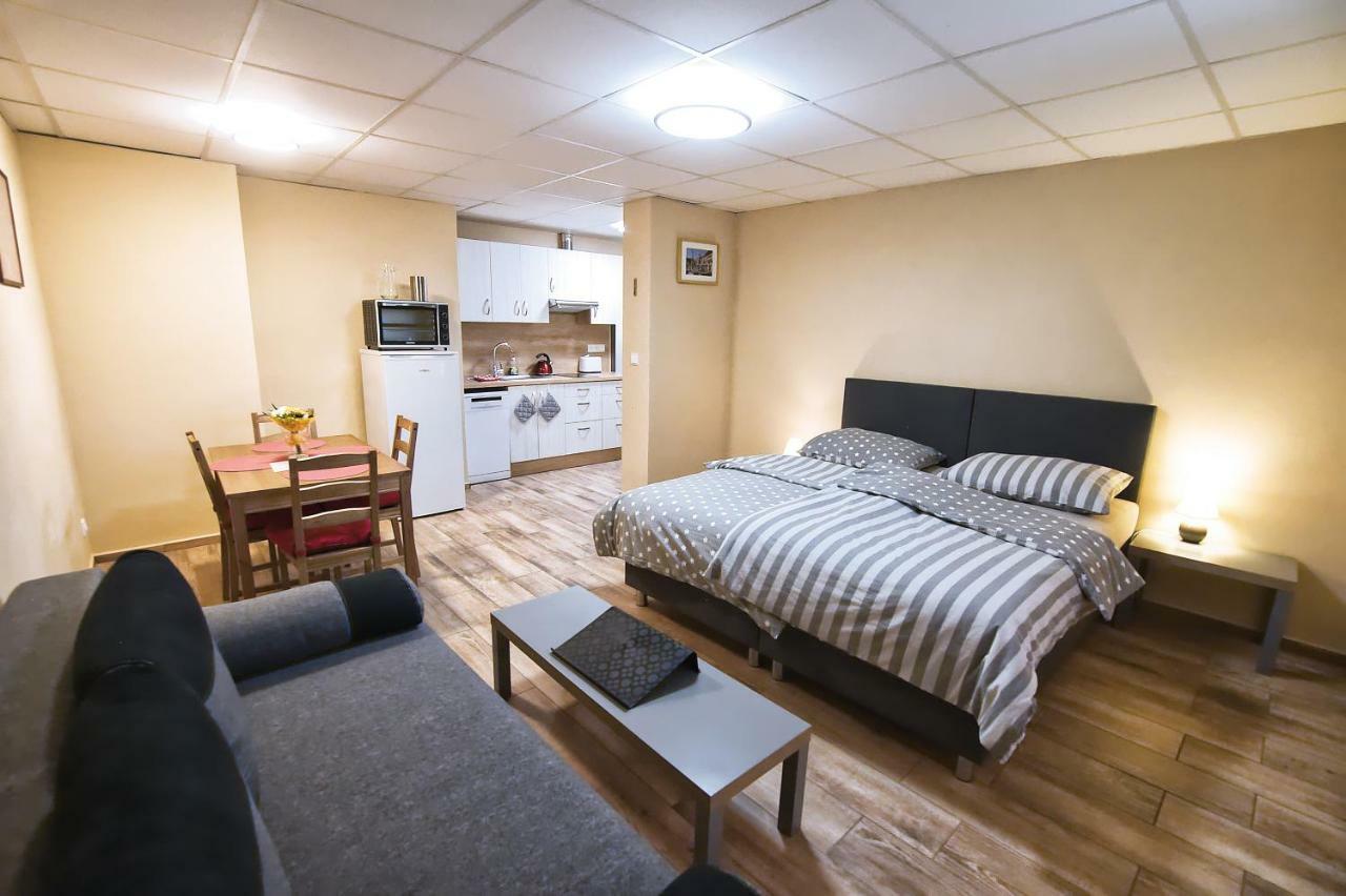 Nice Accommodation In Мікулов Екстер'єр фото
