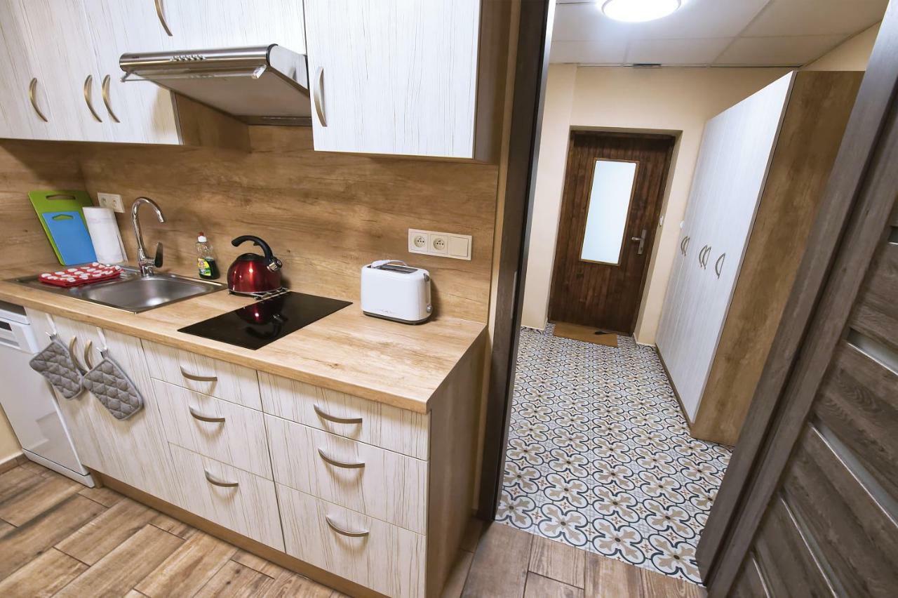 Nice Accommodation In Мікулов Екстер'єр фото