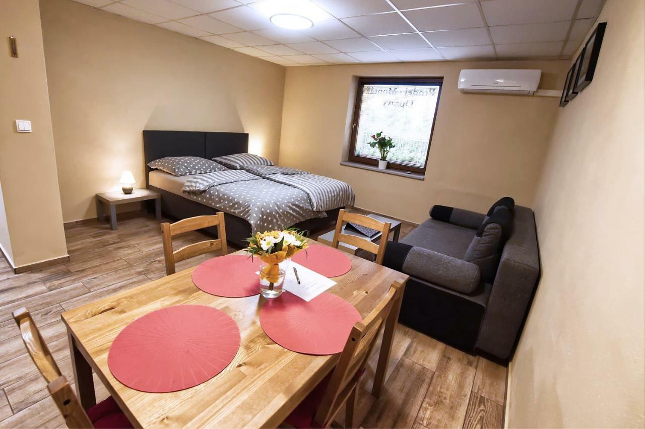 Nice Accommodation In Мікулов Екстер'єр фото